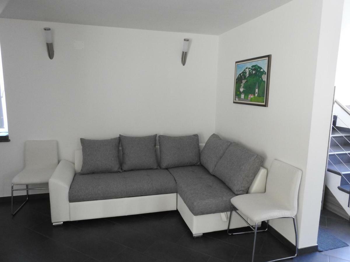 Pocitniska Hisa Guest House Dobravlje Eksteriør bilde