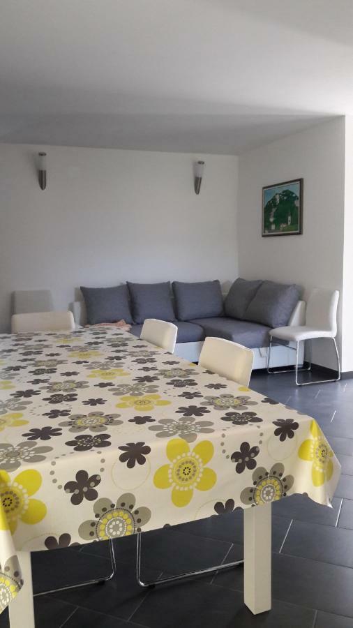 Pocitniska Hisa Guest House Dobravlje Eksteriør bilde